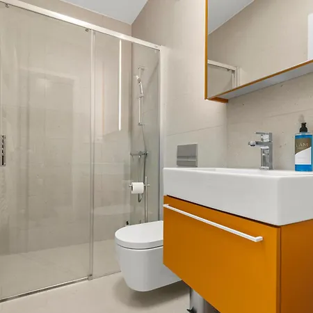 Lam Orange Ac - Balcony * Pressburg